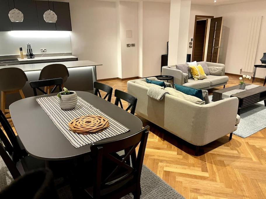 The Penthouse By Condokeeper *